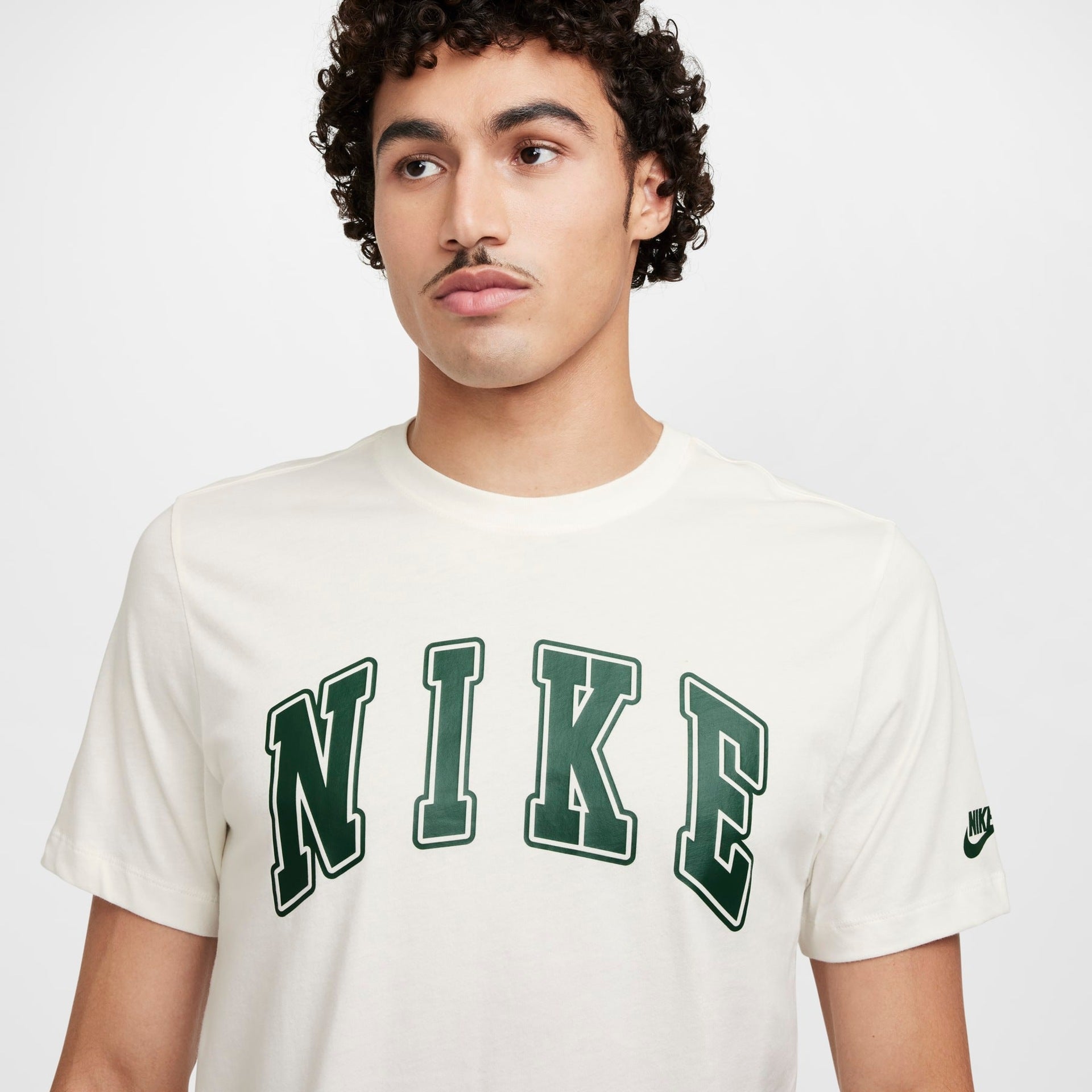 Camiseta Nike Sportswear Club Masculina