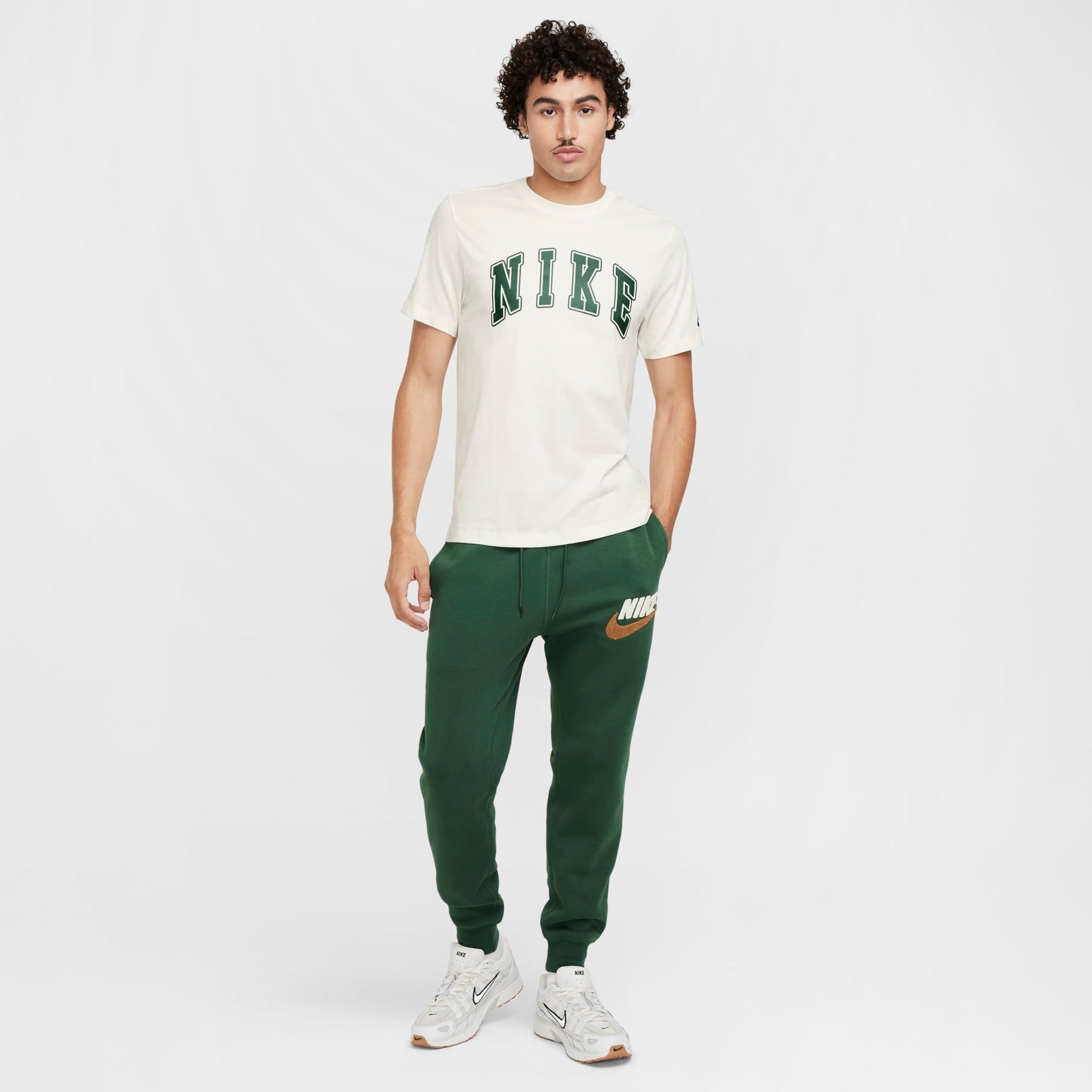 Camiseta Nike Sportswear Club Masculina