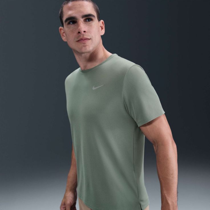 Camiseta Nike Dri-FIT UV Miller Masculina Verde