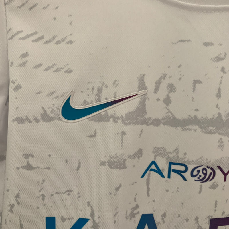 Estoque - Kit Infantil Al-Nassr III 23/24 Nike - Branco ( RONALDO 7 )