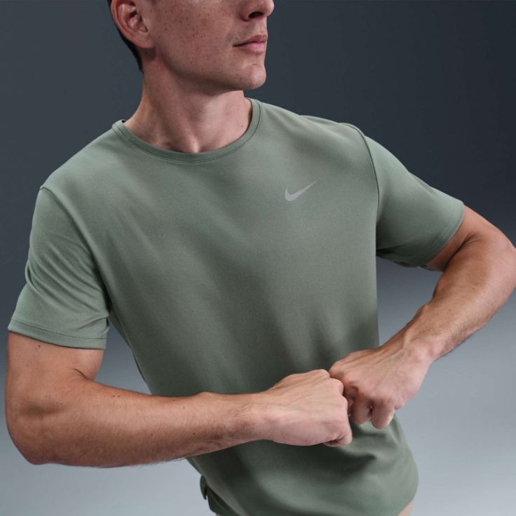 Camiseta Nike Dri-FIT UV Miller Masculina Verde