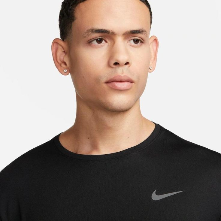 Camiseta Nike Dri-FIT UV Miller Masculina Preta